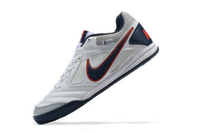 Chuteira Nike Supreme SB Gato IC