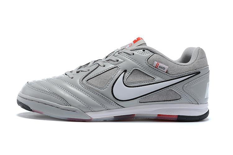 Chuteira Nike Supreme SB Gato IC