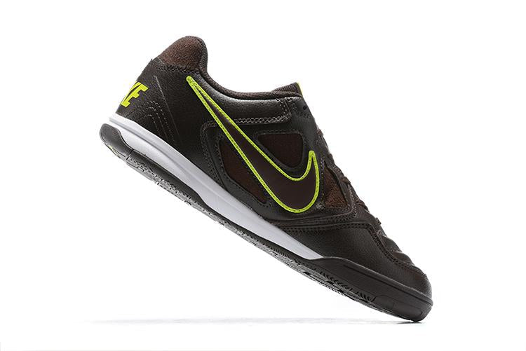 Chuteira Nike Supreme SB Gato IC