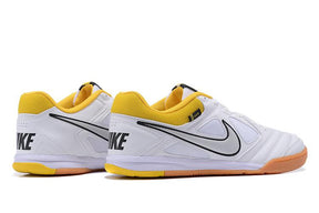 Chuteira Nike Supreme SB Gato IC