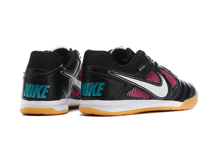 Chuteira Nike Supreme SB Gato IC