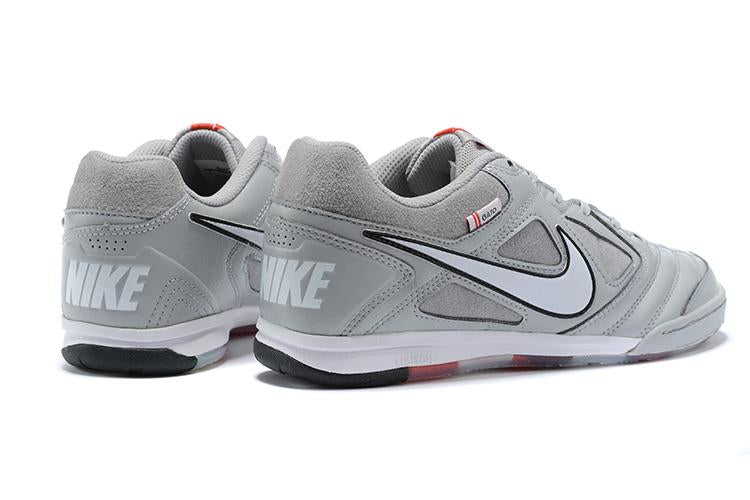 Chuteira Nike Supreme SB Gato IC