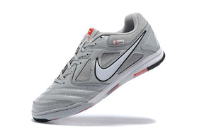 Chuteira Nike Supreme SB Gato IC