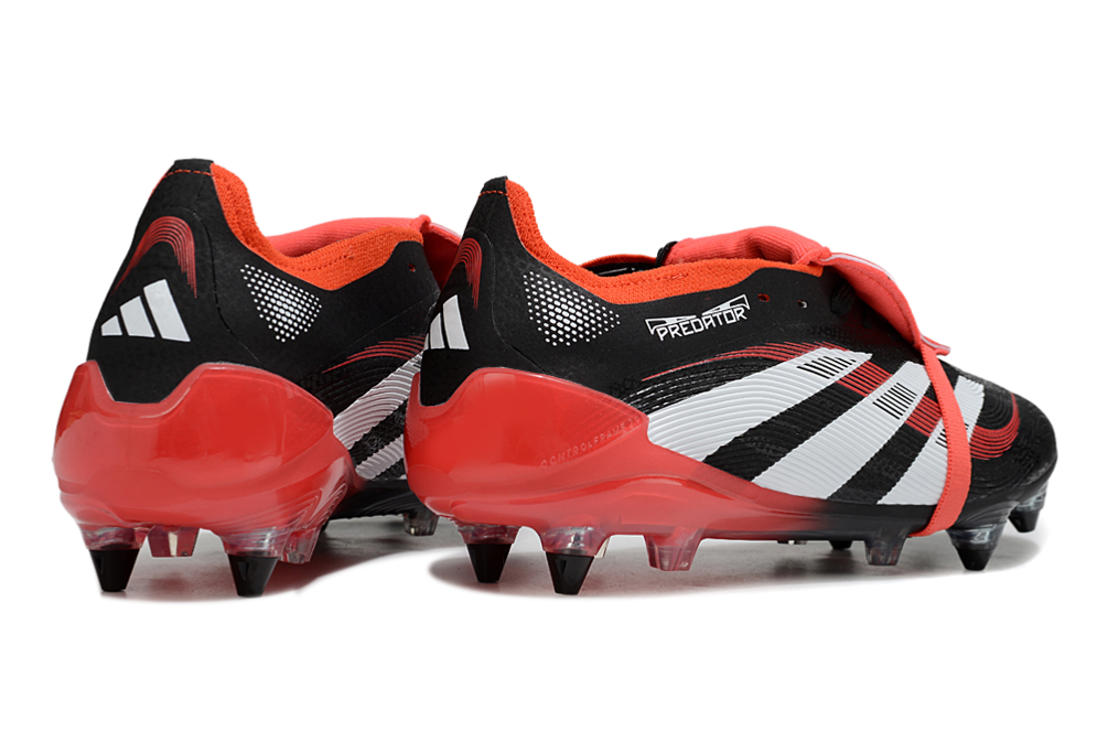 Chuteira Adidas Predator Accuracy SG Trava Mista