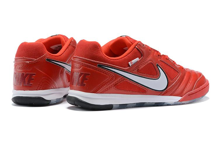 Chuteira Nike Supreme SB Gato IC