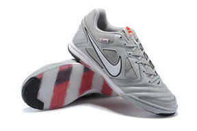 Chuteira Nike Supreme SB Gato IC