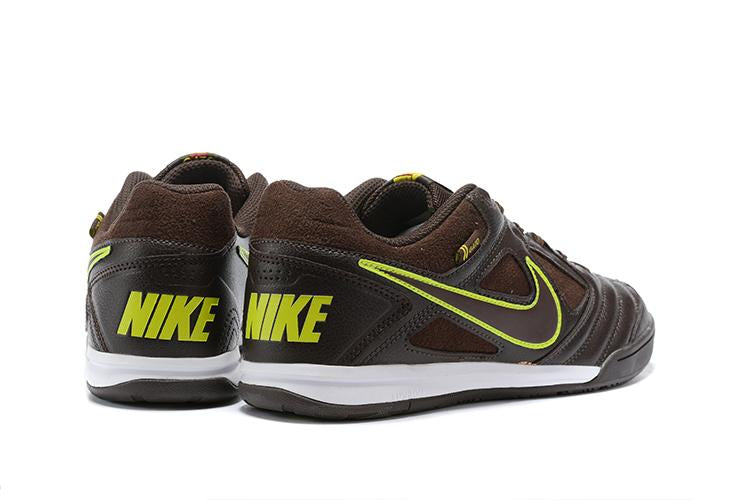 Chuteira Nike Supreme SB Gato IC