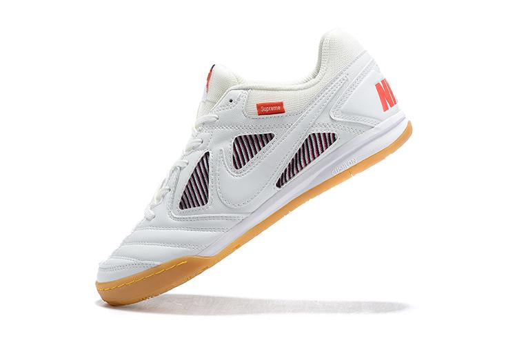 Chuteira Nike Supreme SB Gato IC